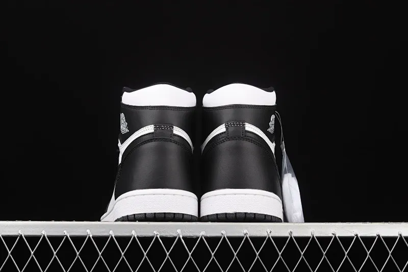 All categories Air Jordan Jordan series basketball shoes Air Jordan 1 High Air Jordan 1 High AJ1 Joe 1 high top white and black 555088-010